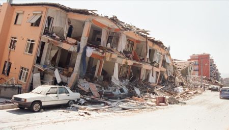 Deprem Bölgesinde Hırsızlık Yapan 10 Kişi Yakalandı