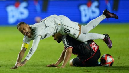 Neymar gözyaşlarıyla sahayı terk etti