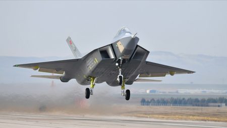 Türkiye’nin savaş uçağı KAAN’a ABD’den övgü: F-35’e direkt rakip